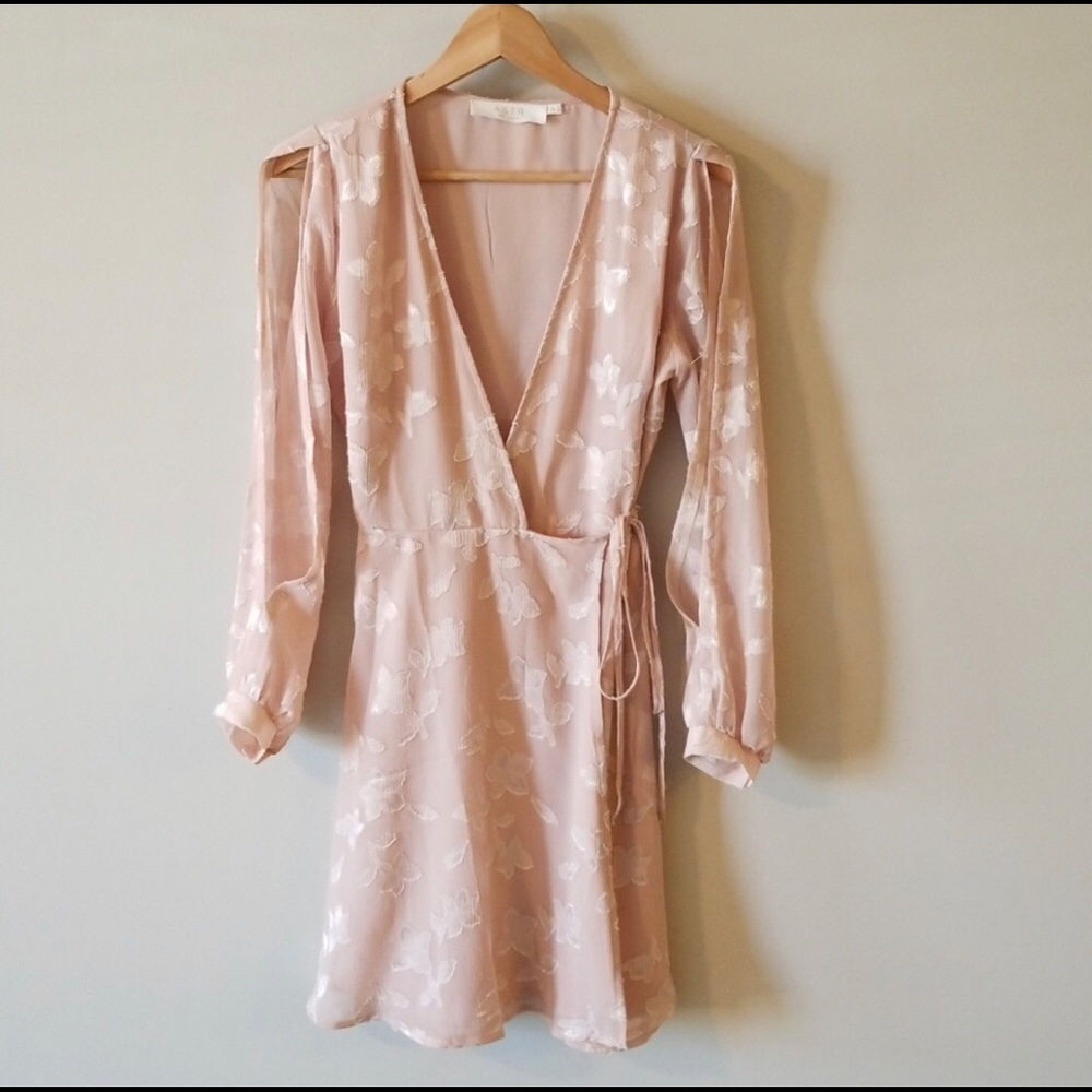 ASTR the Label flowey romantic wrap dress